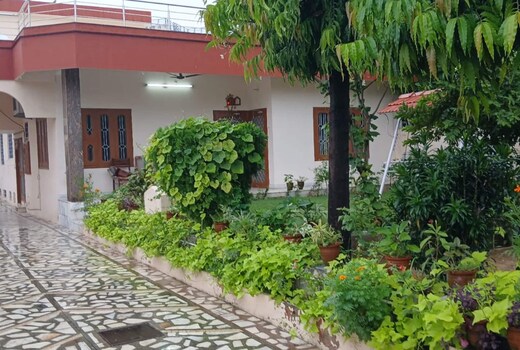 Narayan Niwas