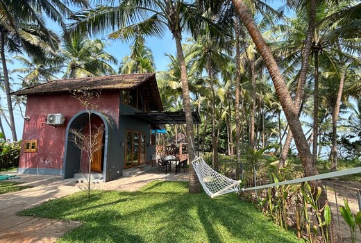 Beachfront & Backwaters 2BHK Villa - Marina B&B