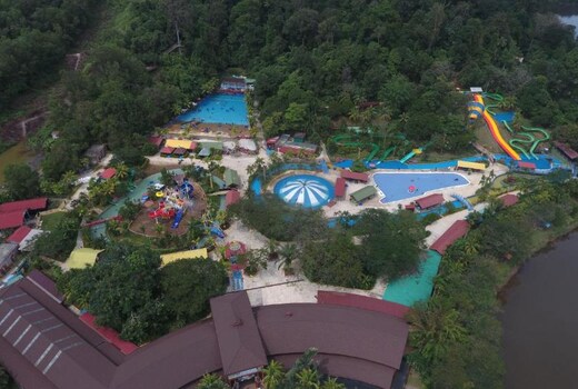 Bukit Merah Laketown Resort