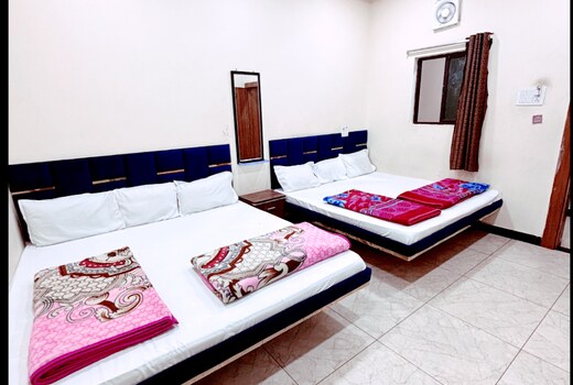 Red Rose Hotel