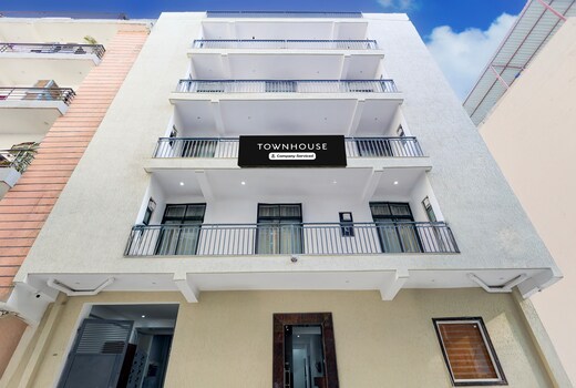 Super Townhouse Sector 8 Manesar