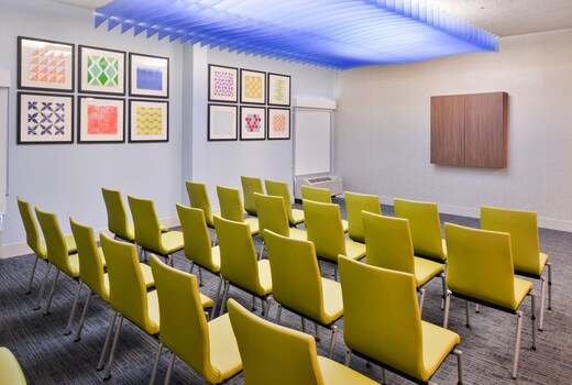 Holiday Inn Express Burlington, an IHG hotel
