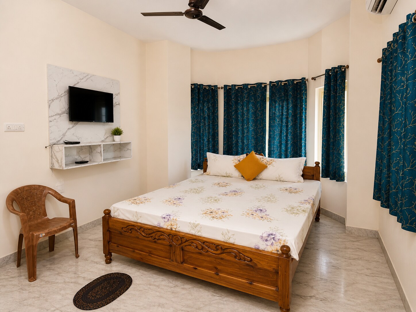 The Classic Crown | Near KIIT Square