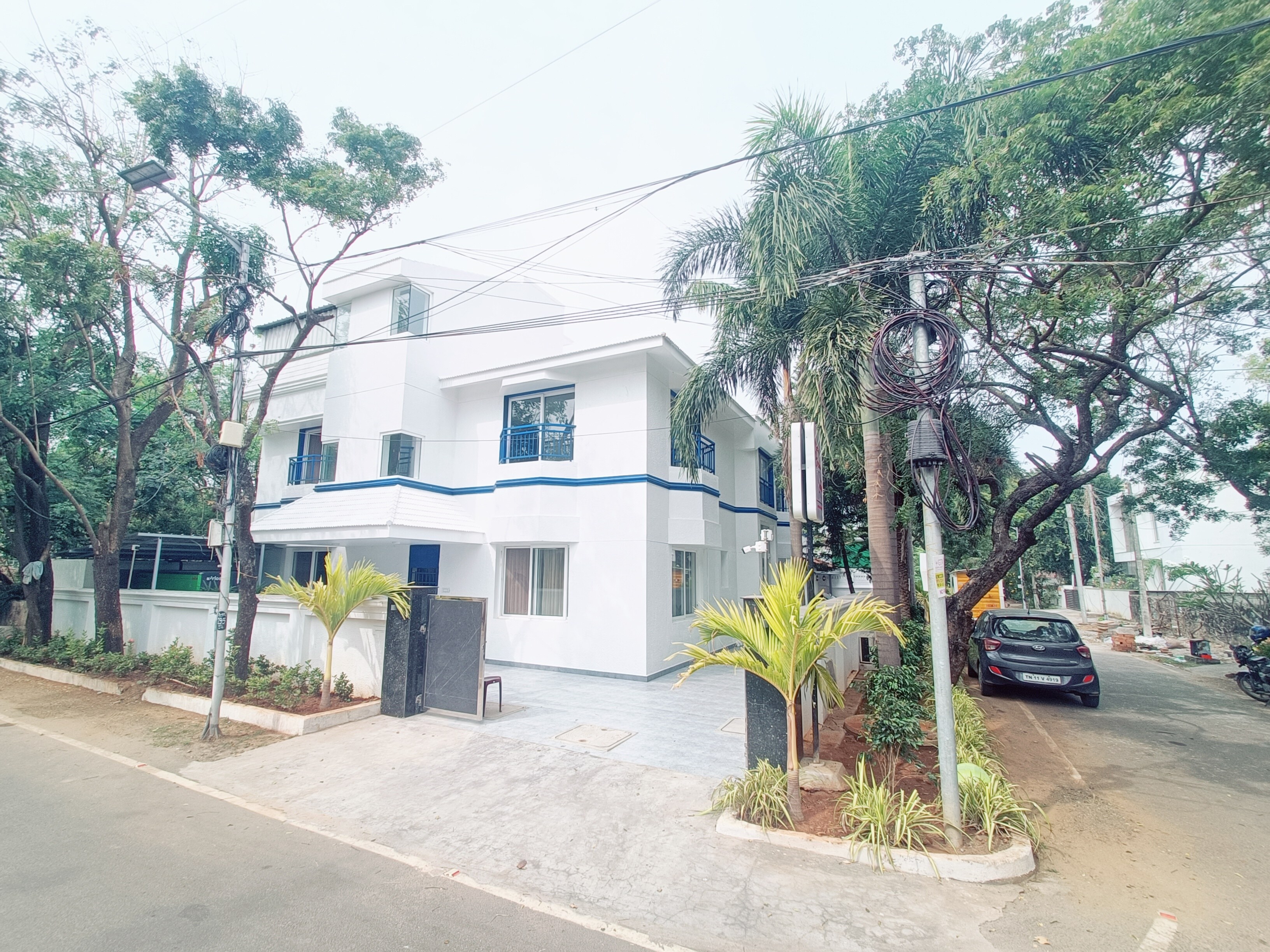 Bay Breeze Suites