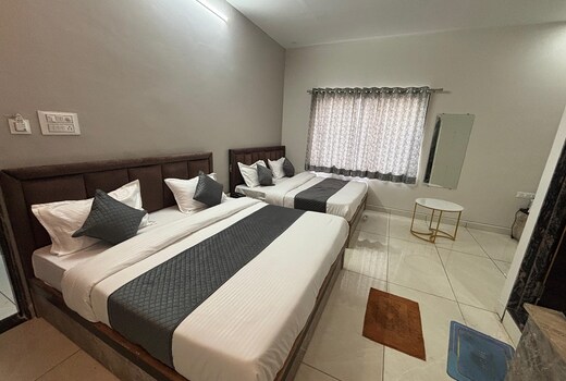 HOTEL JAWAHAR JI PANDYA & RESTAURANT