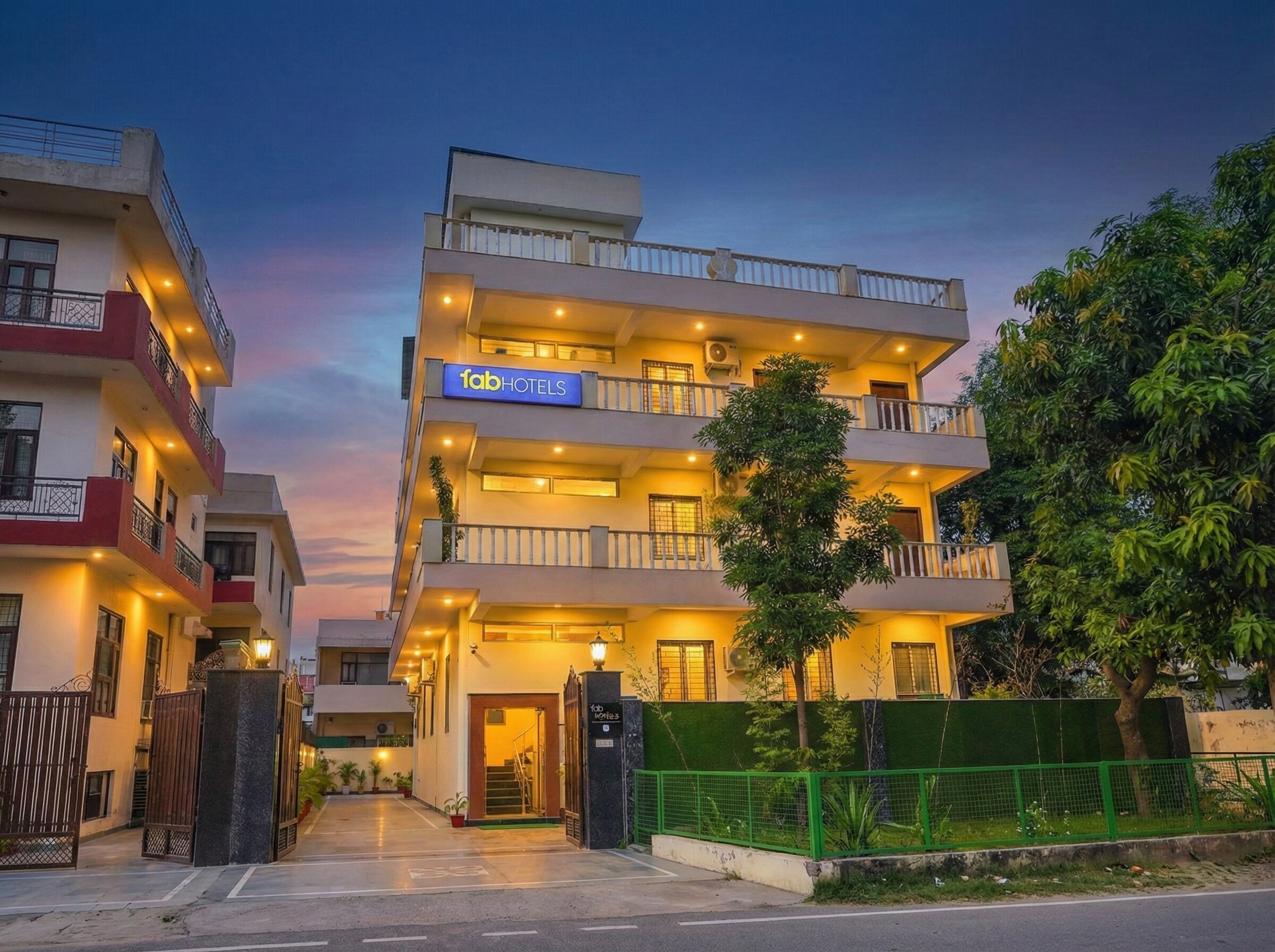 FabHotel Sai Village