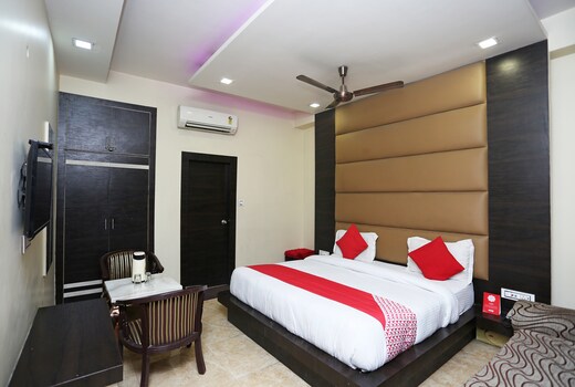 Hotel O Samrat