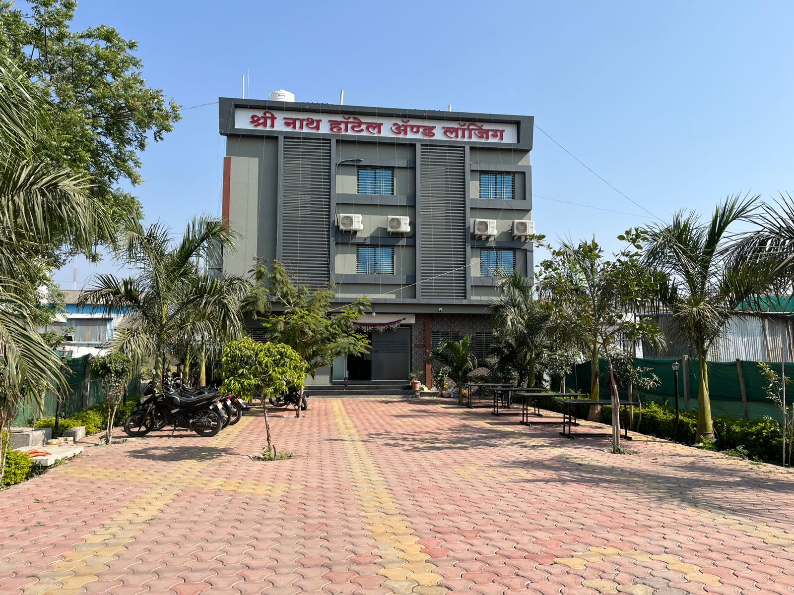 SHRI NATH HOTEL AND LODGING