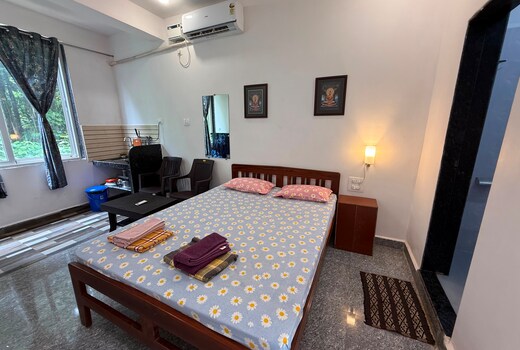 Studio peaceful path R5 by Mukund Sadan Arambol