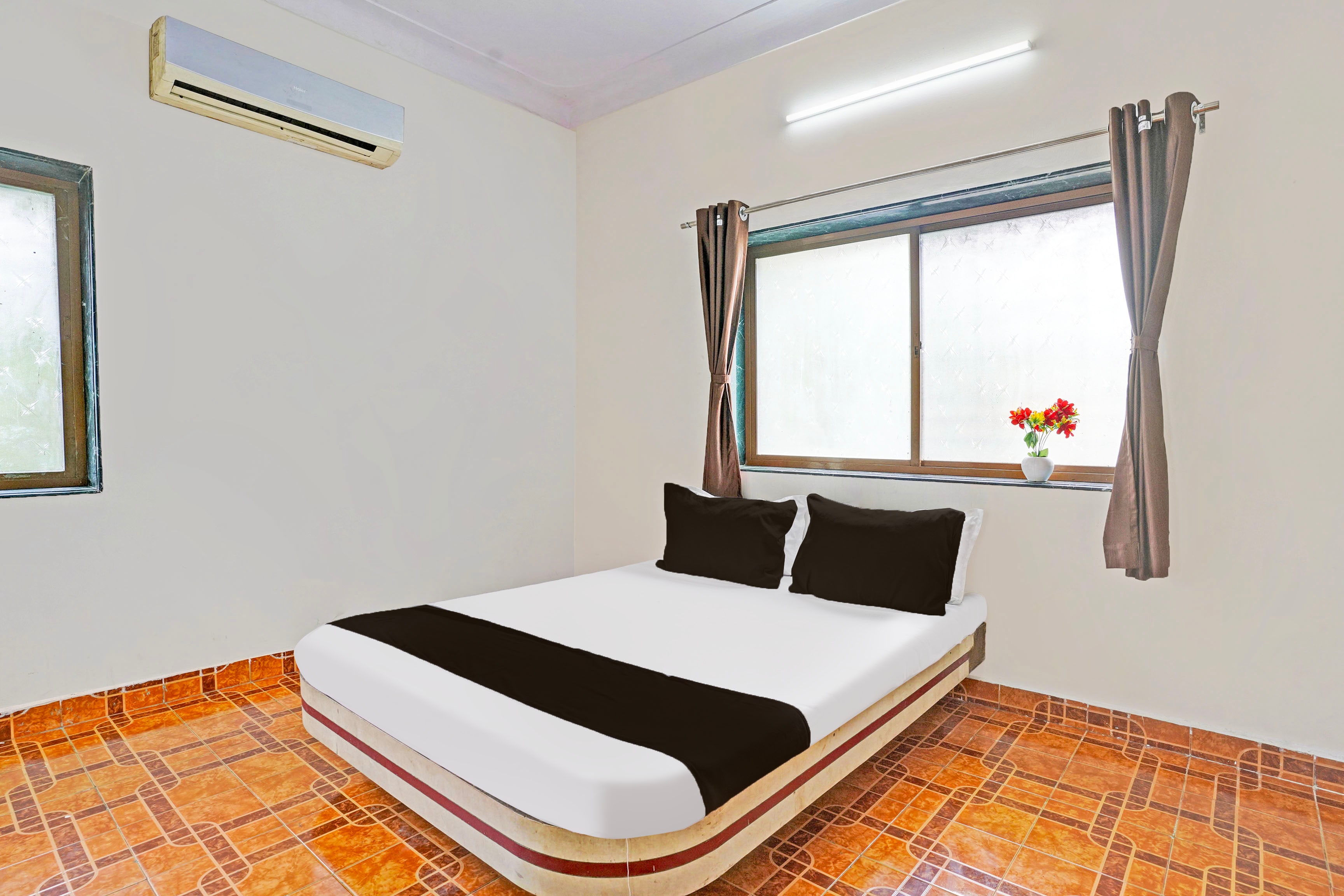 Hotel O 826458 Hotel shivshakti