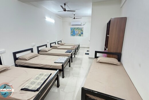 Konkan Central Kankavali AC 6 Bed Family Room