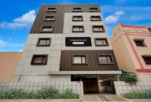 Super Townhouse V Hotel