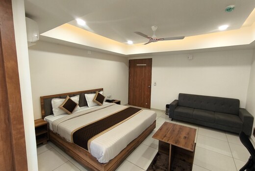 HOTEL SHREEJI INN