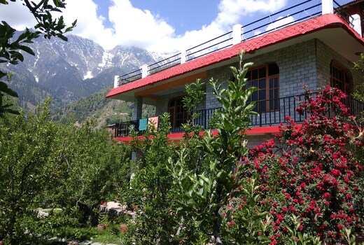 GoAdventure Guest House