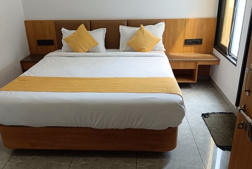 Hotel Dwarkesh homely stay