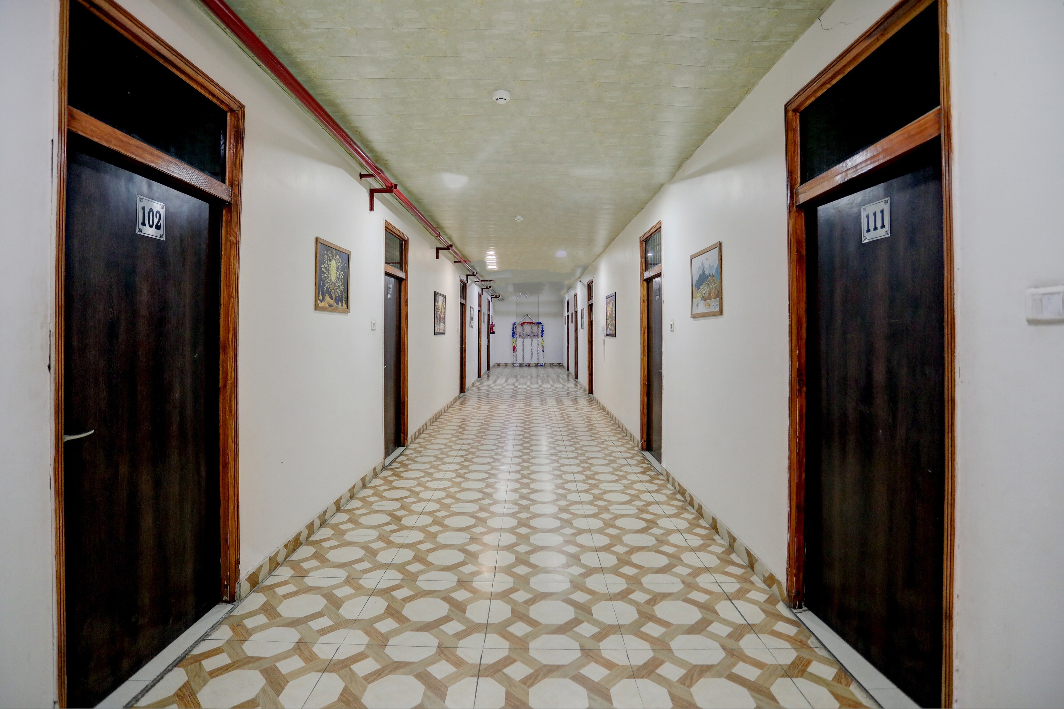 Hotel O The Royals Inn