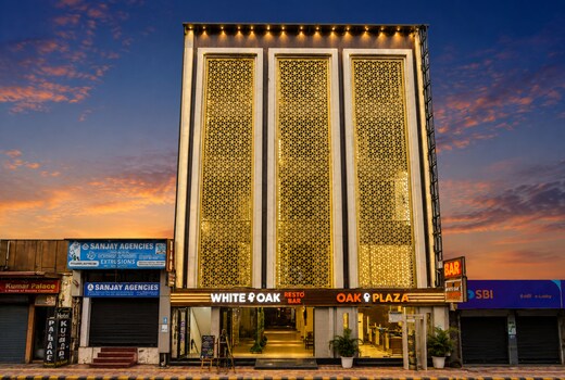 Hotel Oak Plaza Near Connaught Place & NDLS Station