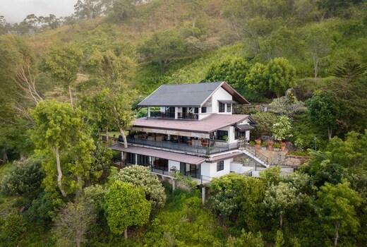 Garfield Villa by TONIK