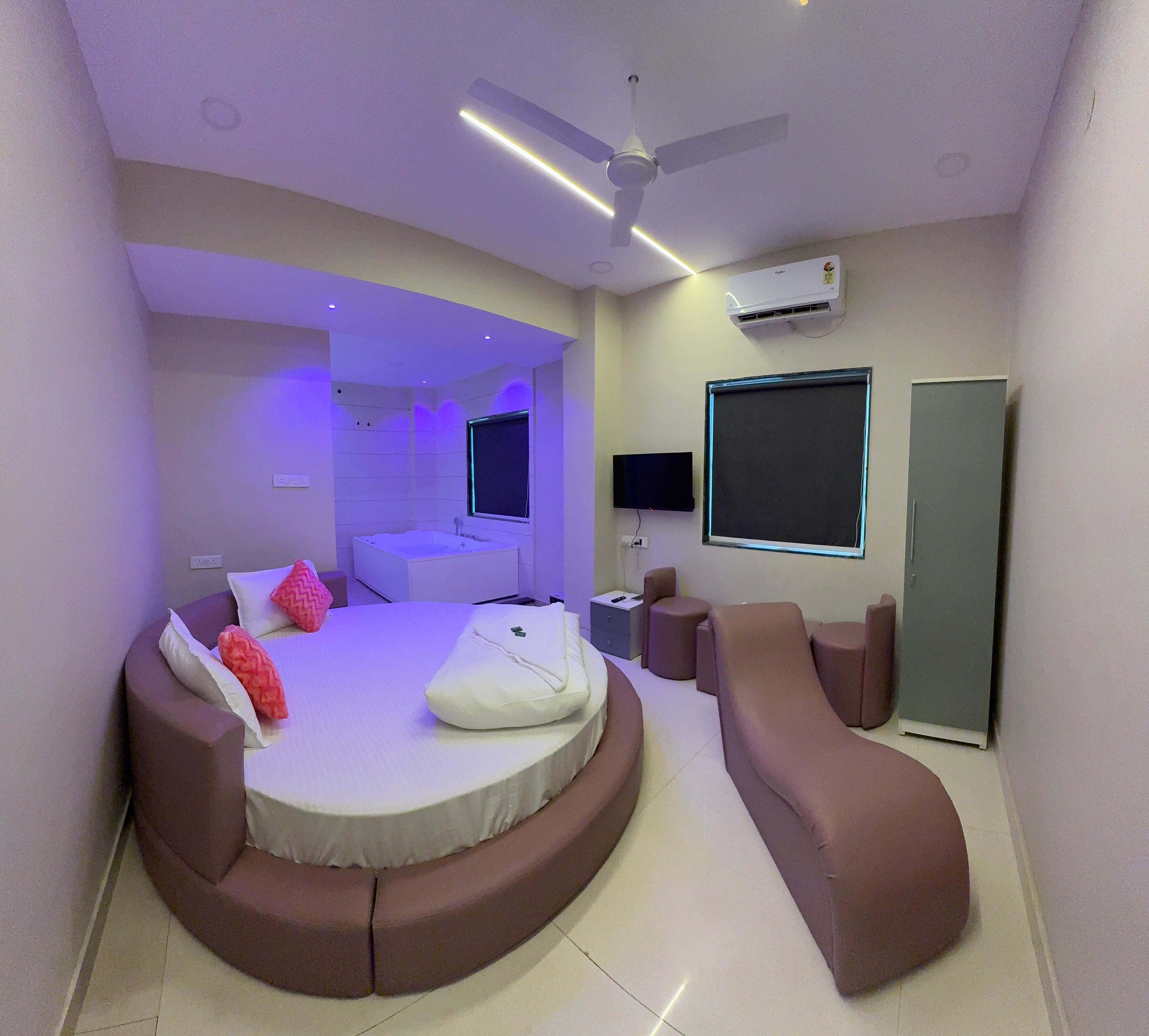 Hotel Elite Stay - Mahalunge Pune