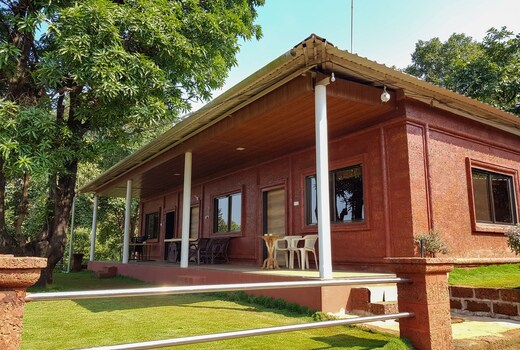 Hotel Shivneri Agro Tourism, Tapola.
