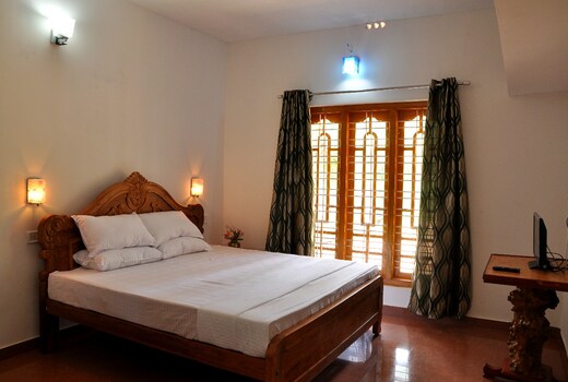 Camelia HomeStay Deluxe Rooms 4BHK