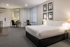 Oaks Melbourne on Collins Hotel