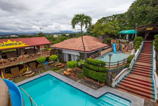 OYO 588 Sunrock Resort