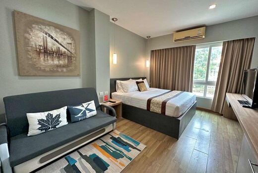 iCheck inn Gems Center Silom
