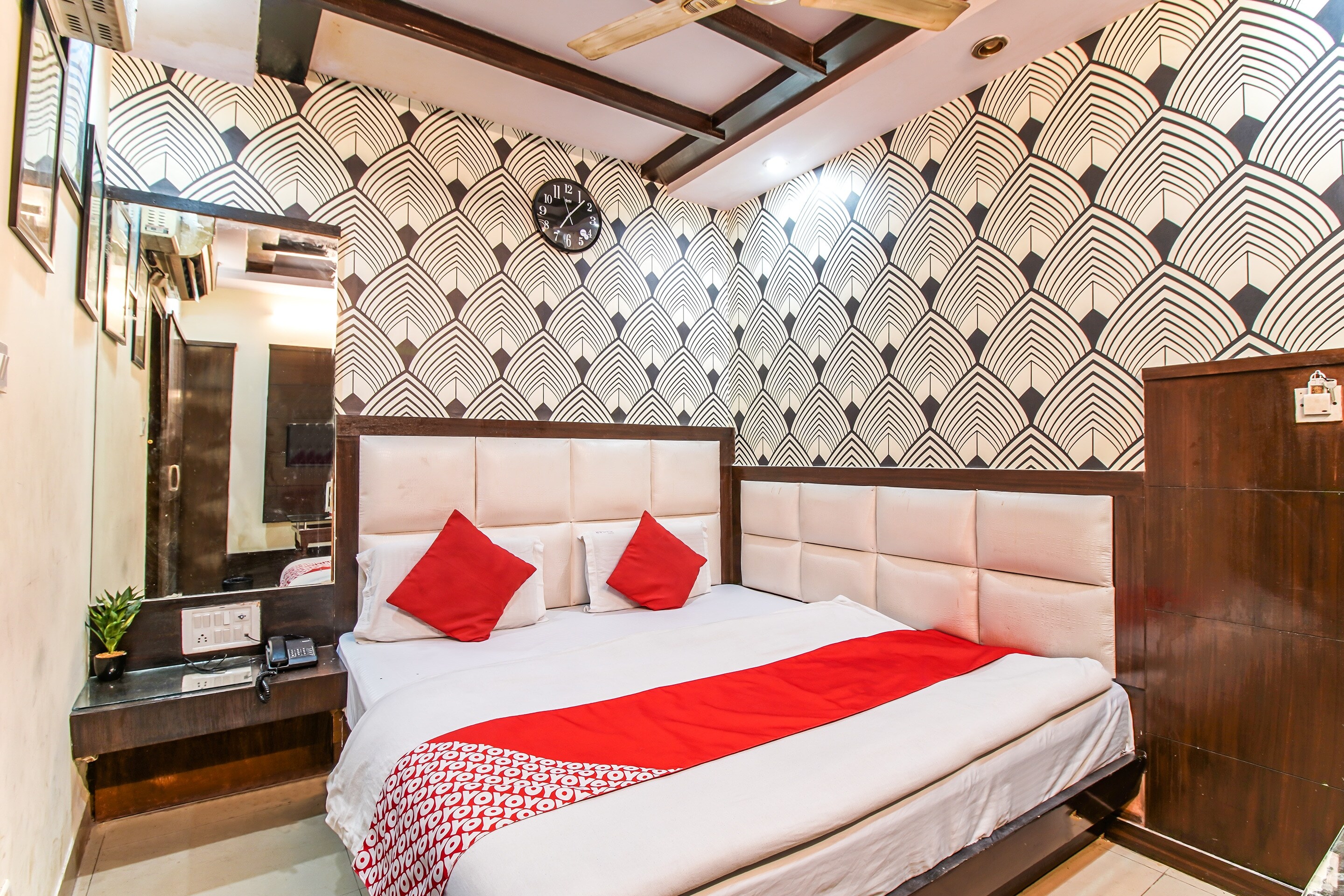 Hotel O S Deluxe