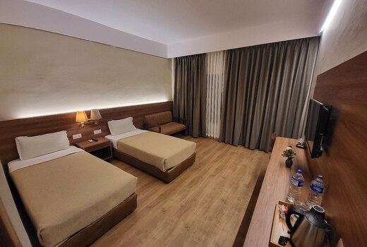 Hotel Lumbini Garden New Crystal