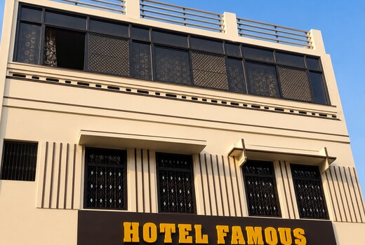 Hotel Famous
