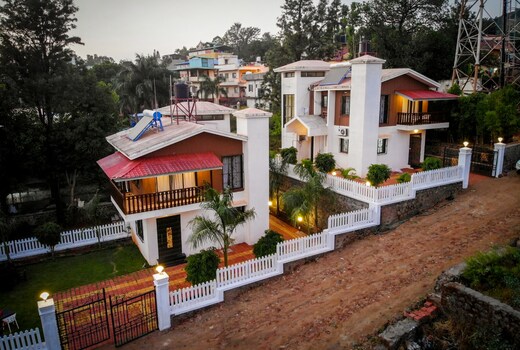 Hilltown Holidays | 2 BHK Villa & Caretaker