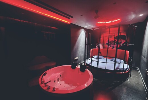 Amsterdam In Delhi | BR w/ Jacuzzi, Cinema, Kitchenette