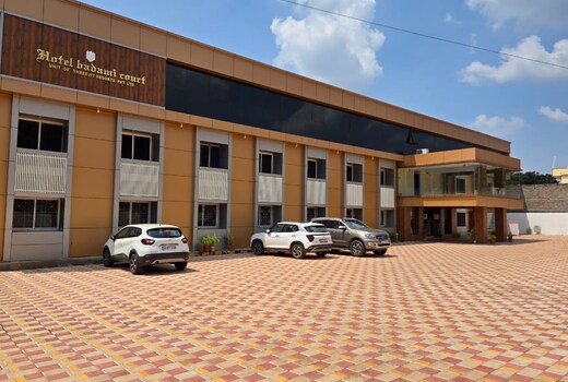 HOTEL BADAMI COURT