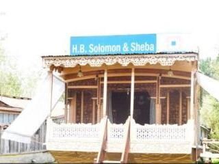 Houseboat Solomon Shiba