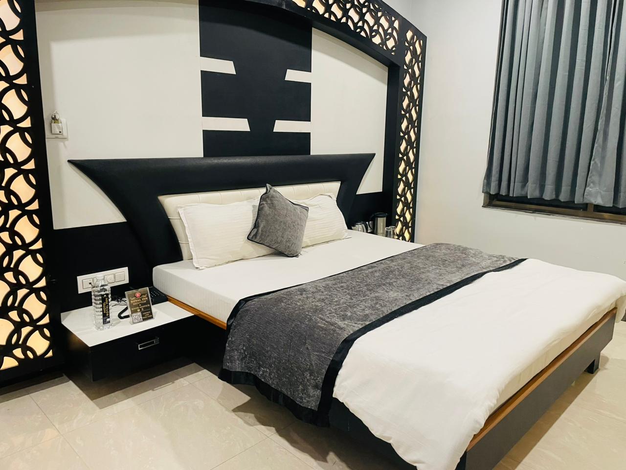 HOTEL ROYAL INN