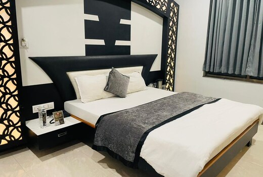 HOTEL ROYAL INN