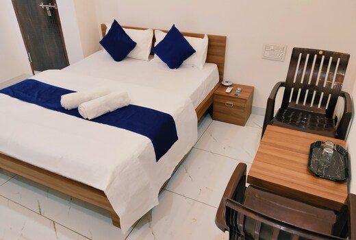 Hotel Bhavya Palace