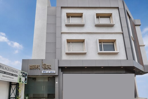 Dwarka Palace Lodging