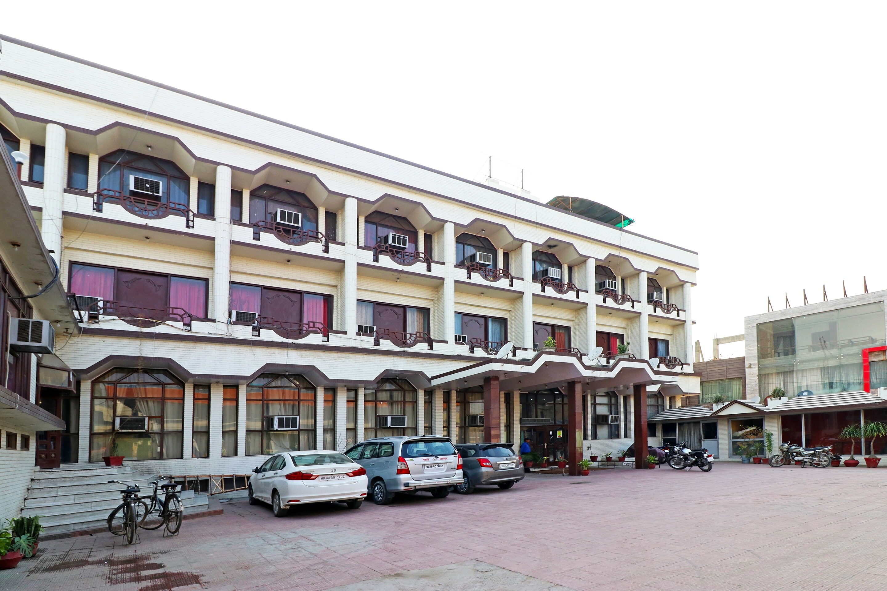 HOTEL MID TOWN