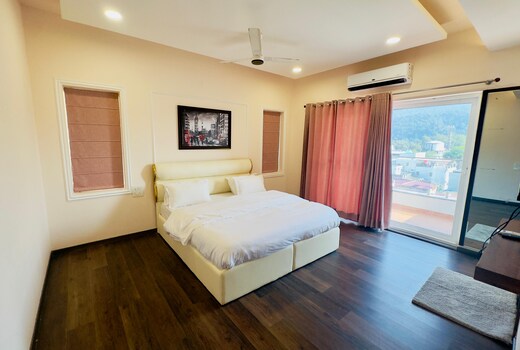Rishikesh Oasis By The Ganges