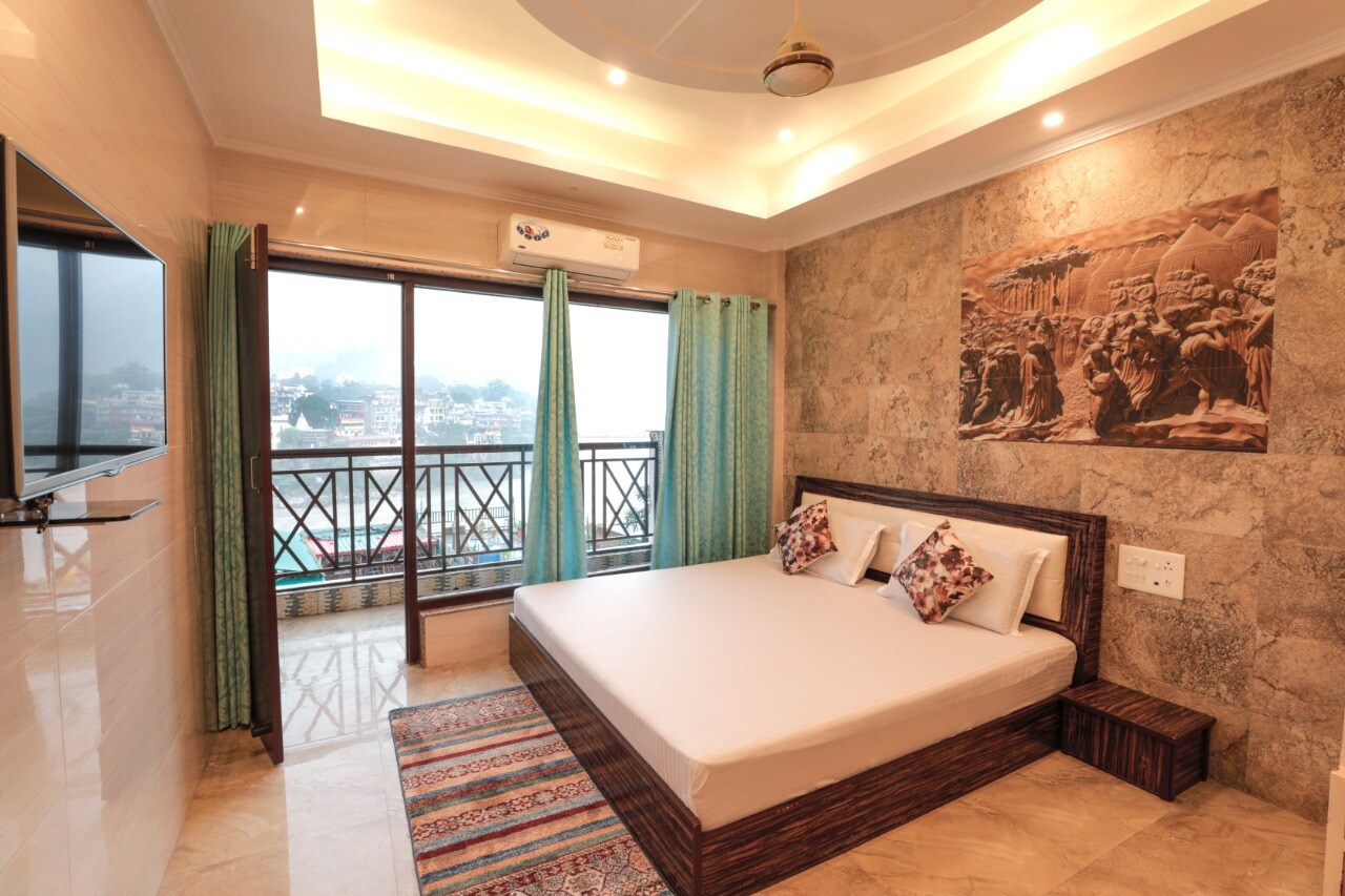 Hotel Grand Galaxy (Near Ganga Ghat)
