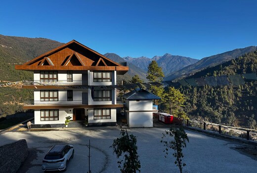 Pines Dirang Homestay