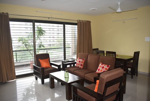 STATUS HOMEAWAY SERVICE APARTMENTS