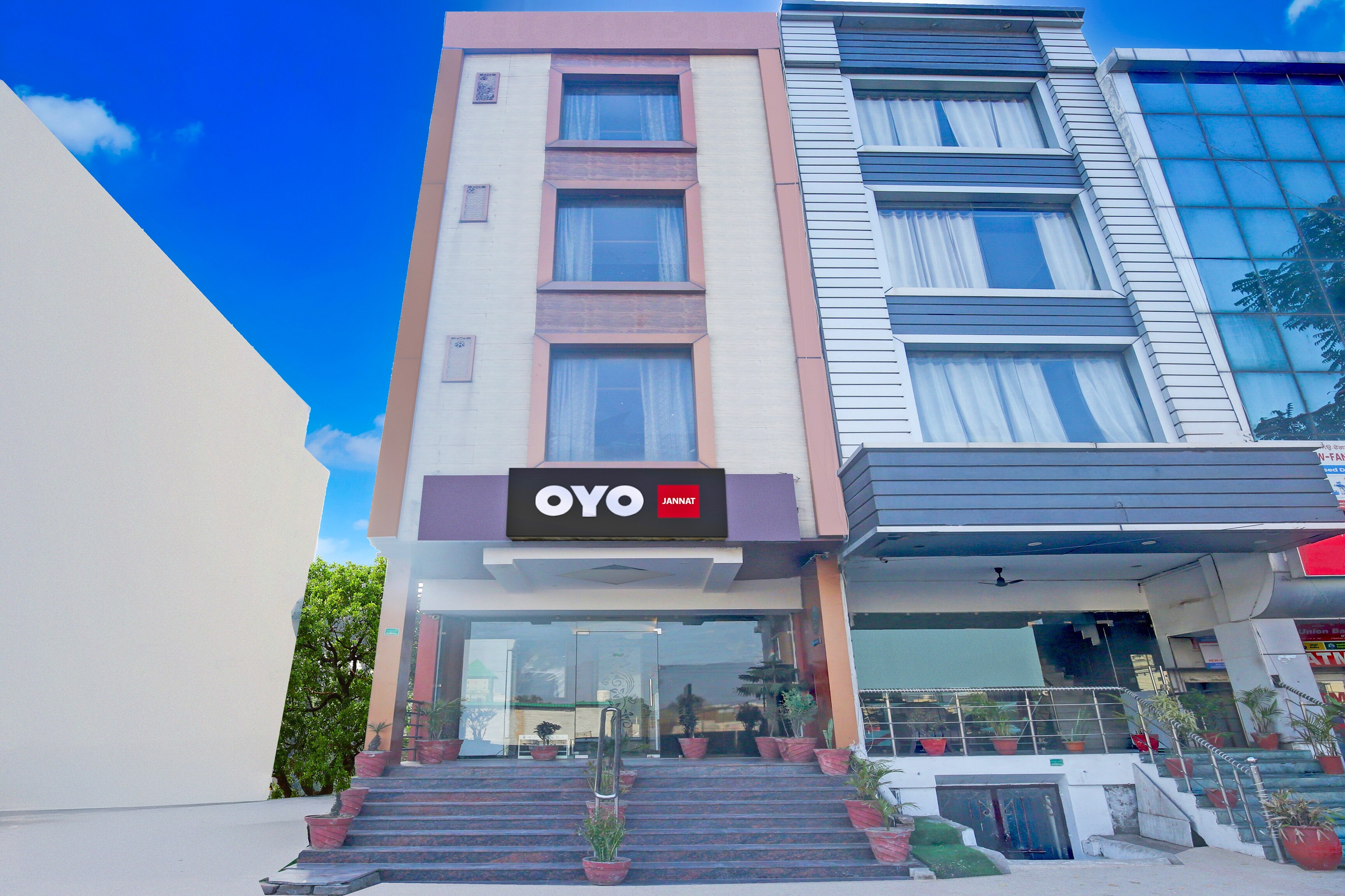 Hotel O Jannat