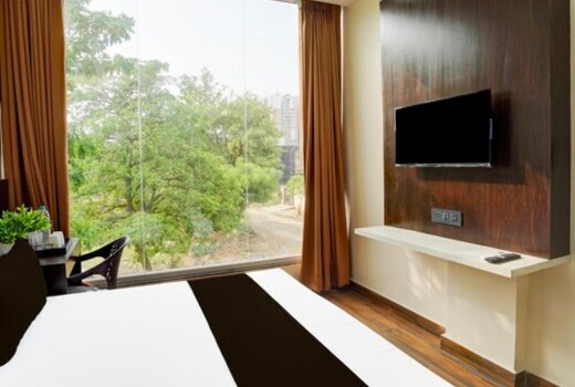 Yati Suites - Luxurious Rooms Near Expo