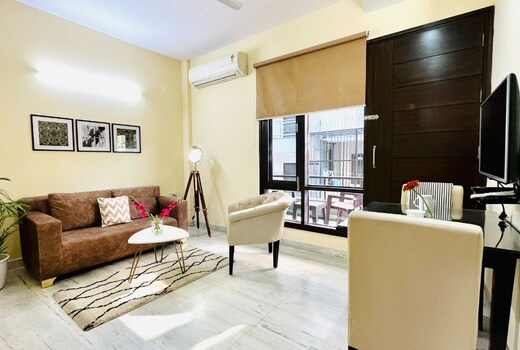 BluO 1BHK - DLF Golf Course Road | Balcony, Lift