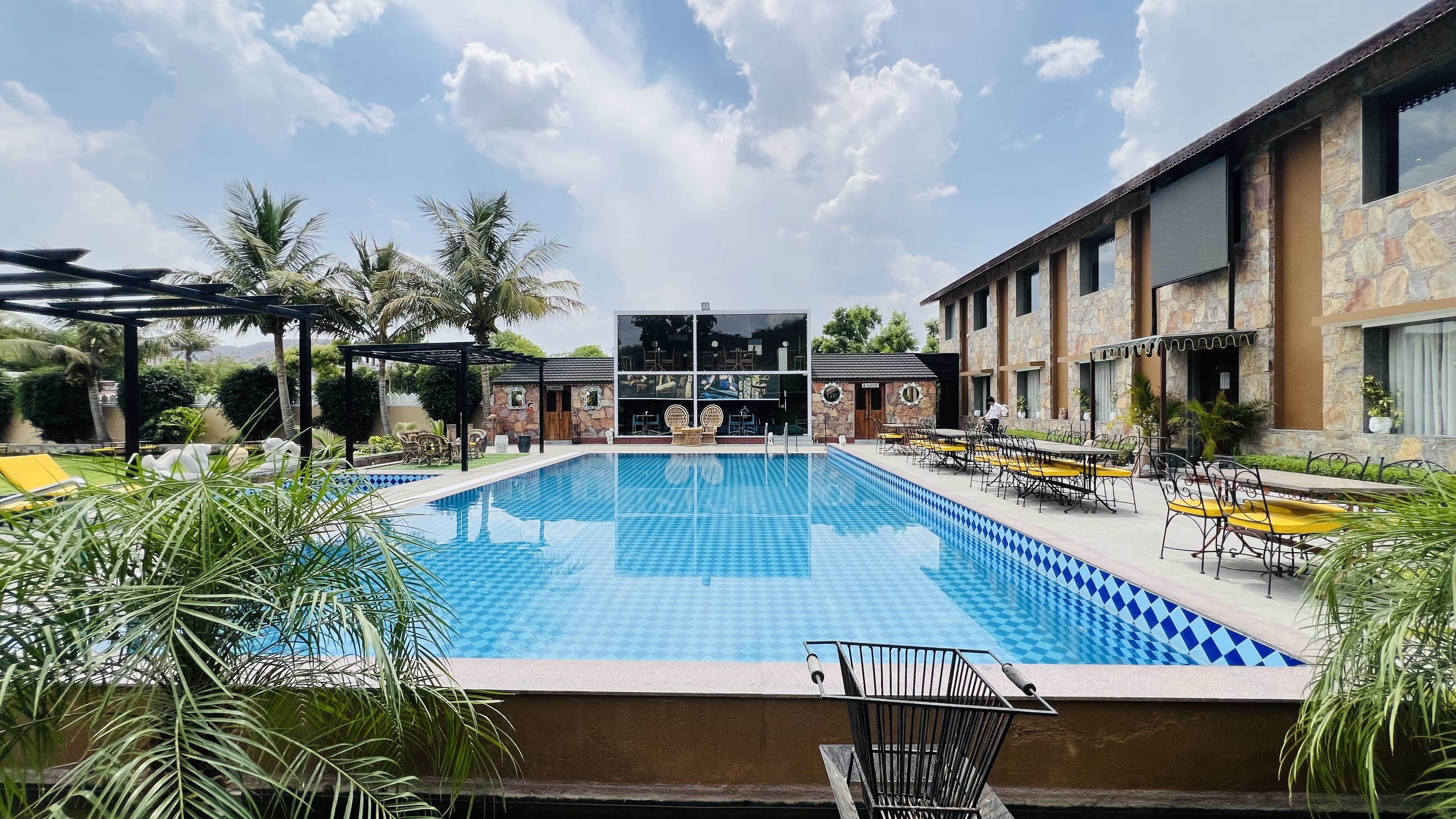 RISING RESORT