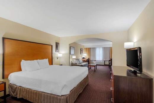 Best Western Plus Cascade Inn & Suites
