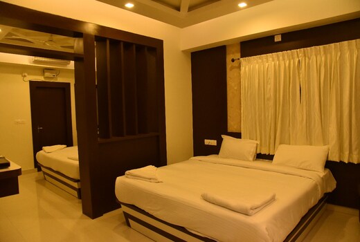 Silver Suite Apartment | Rooms & Guided Treks